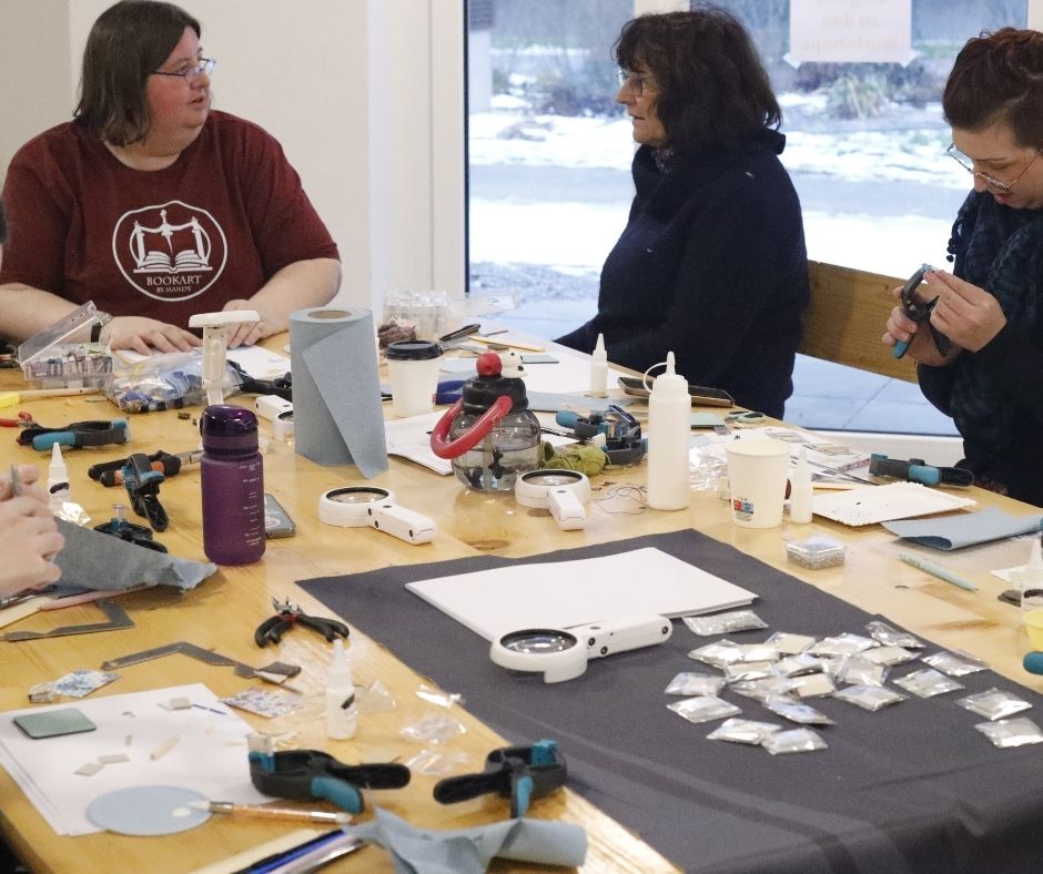 BookartbyMandy im Workshopgeschehen.